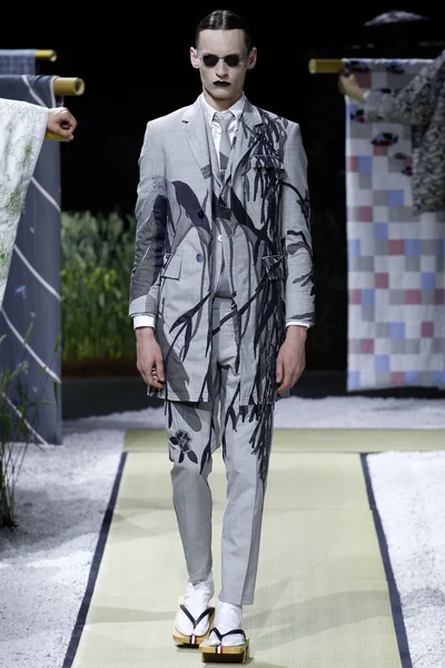 Look 3